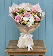 Букет цветов из:  Гвоздики, Орхидеи и Розы в Глотовке
