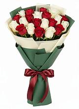 Букет Микс из красных и белых роз в Глотовке