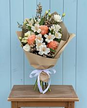 Букет цветов из:  Альстромерии, Лизиантусы, Розы и Хризантемы в Глотовке