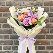 Букет цветов из:  Лизиантусы и Розы в Глотовке