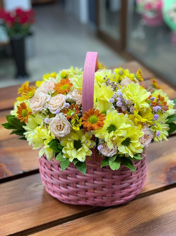 Цветочная композиция из Хризантемы и Розы в корзине в Глотовке