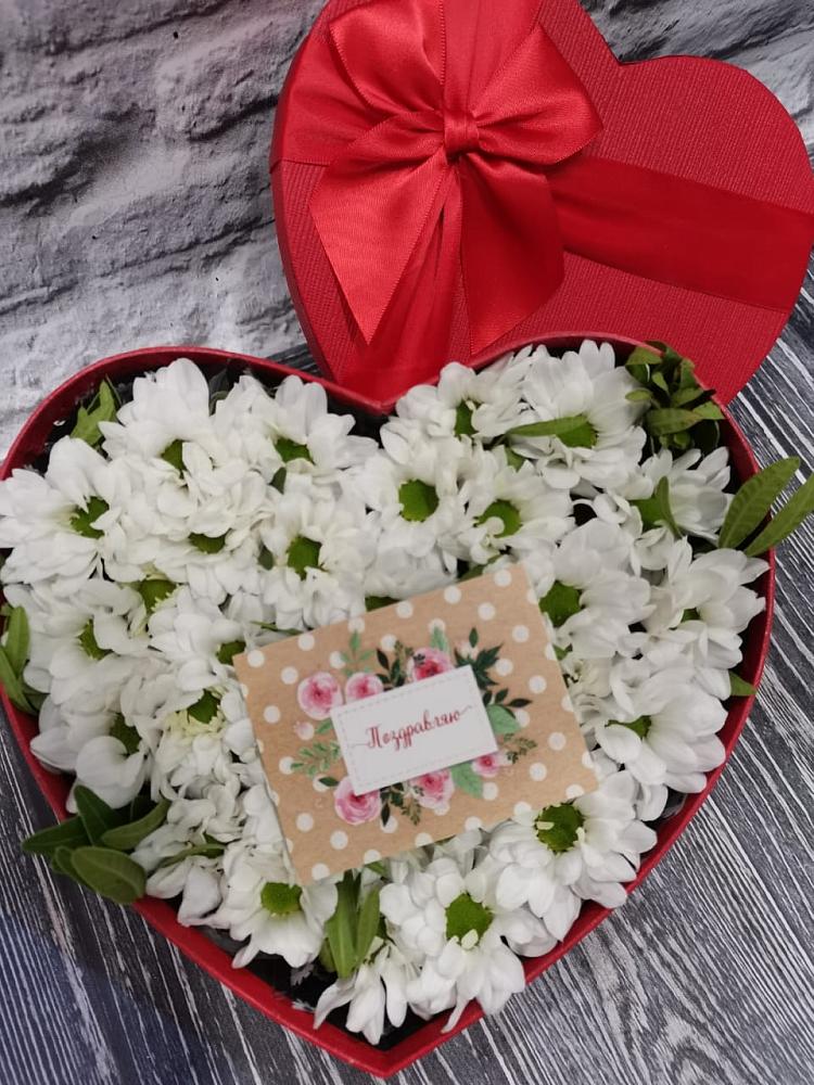 Цветочная композиция из Хризантемы в виде сердца в Глотовке