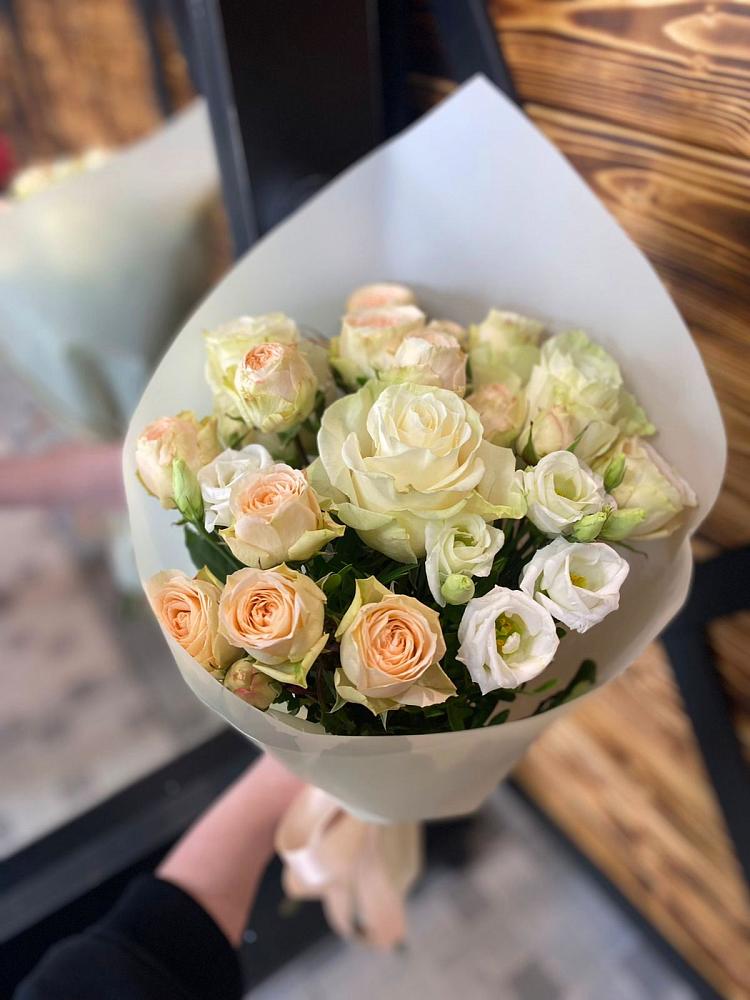 Букет цветов из: Розы и Лизиантусы в Глотовке